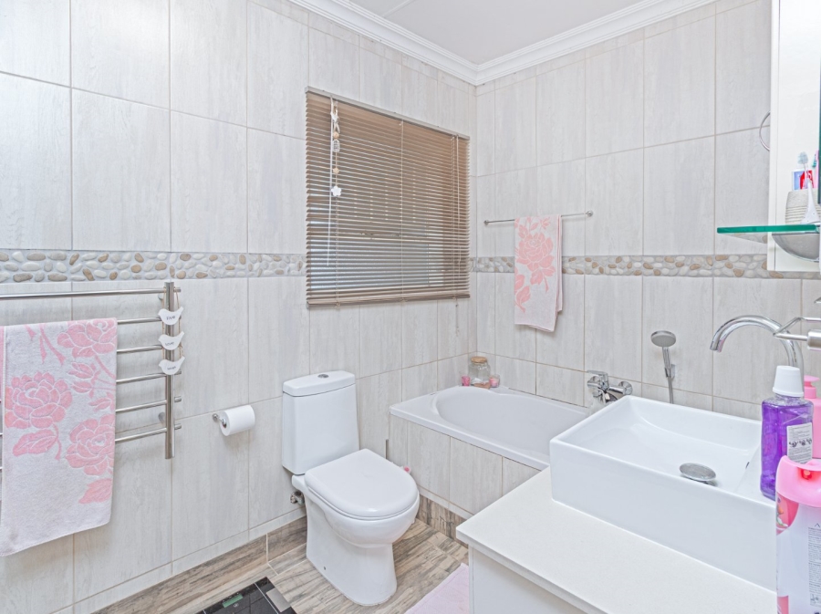 3 Bedroom Property for Sale in Melodie North West